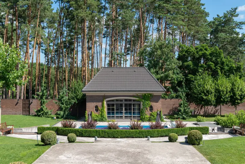 Noodstroom poolhouse Gelderland: aggregaat, batterij